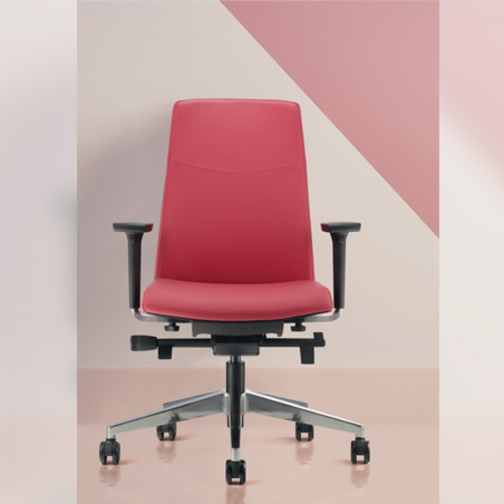 Hugo Midback Chair Front View