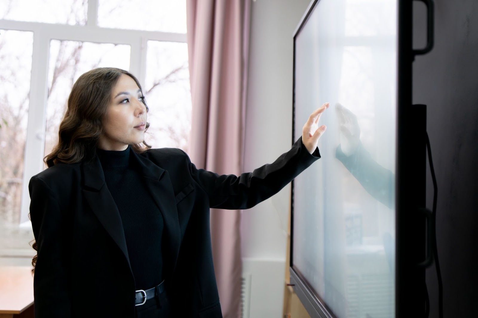 DSolutions’ Interactive Touchscreen TV for Modern Offices