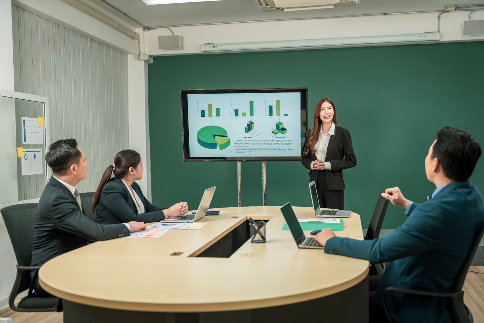 Top 10 Ways Smart Interactive Touch Screens Transform Office Work