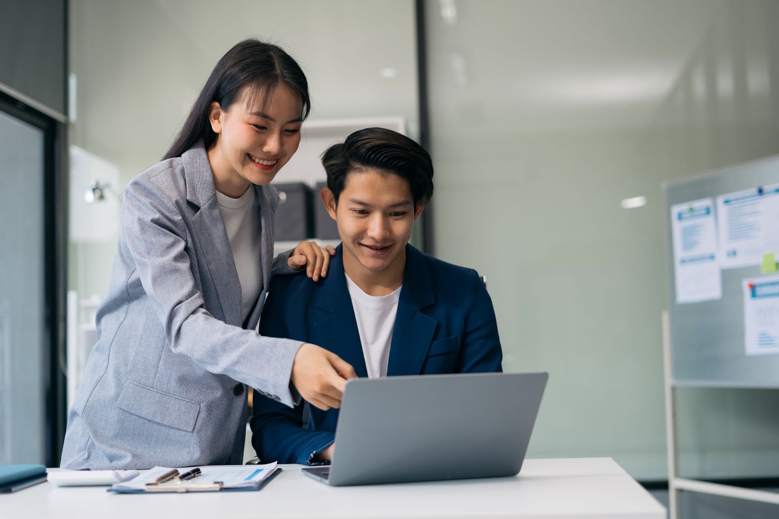 Top 10 Ways Smart Interactive Touch Screens Transform Office Work 3